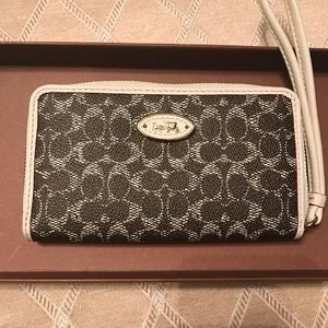 New without Tags!  Coach Wallet/Wristlet